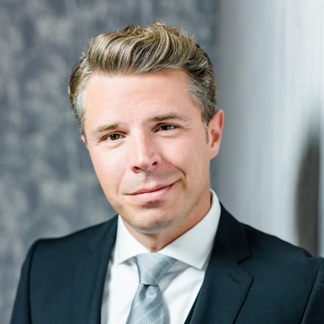 Frank  Debusmann